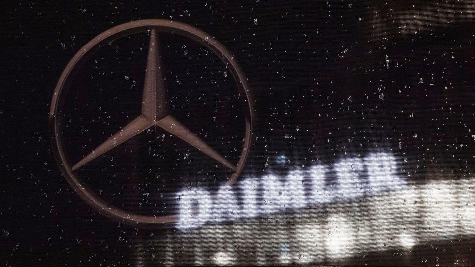 Das Logo der Daimler-AG an der Konzernzentrale.