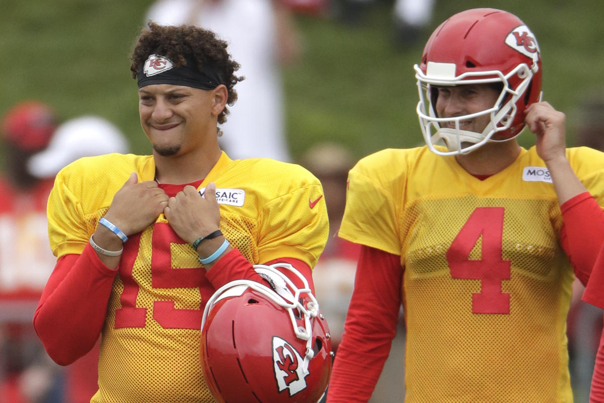 Chiefs QB Patrick Mahomes reunites with Chad Henne for new Subway