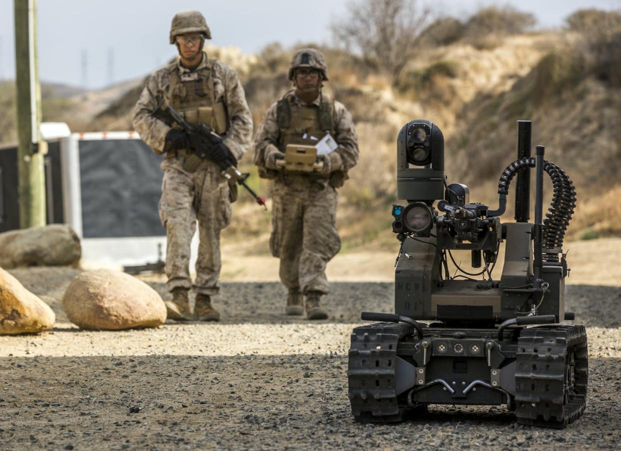 It wouldn't take much to turn this remotely operated mobile machine gun into an autonomous killer robot. <a href="https://commons.wikimedia.org/wiki/File:Marine_Corps_Warfighting_Laboratory_MAGTAF_Integrated_Experiment_(MCWL)_160709-M-OB268-165.jpg" rel="nofollow noopener" target="_blank" data-ylk="slk:Pfc. Rhita Daniel, U.S. Marine Corps;elm:context_link;itc:0;sec:content-canvas" class="link ">Pfc. Rhita Daniel, U.S. Marine Corps</a>