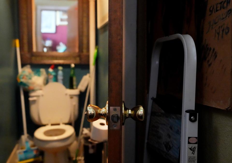 The owners of Manzanita Ridge, an antique store in Silver City, New Mexico, hid u0022Woman-Ochreu0022 in the only locked room in their store, which was a bathroom.