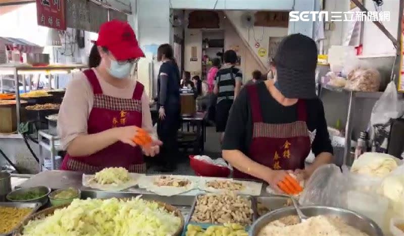 春捲名店業者表示，春捲餅皮原料非米製品，但還是建議客人包好現吃。