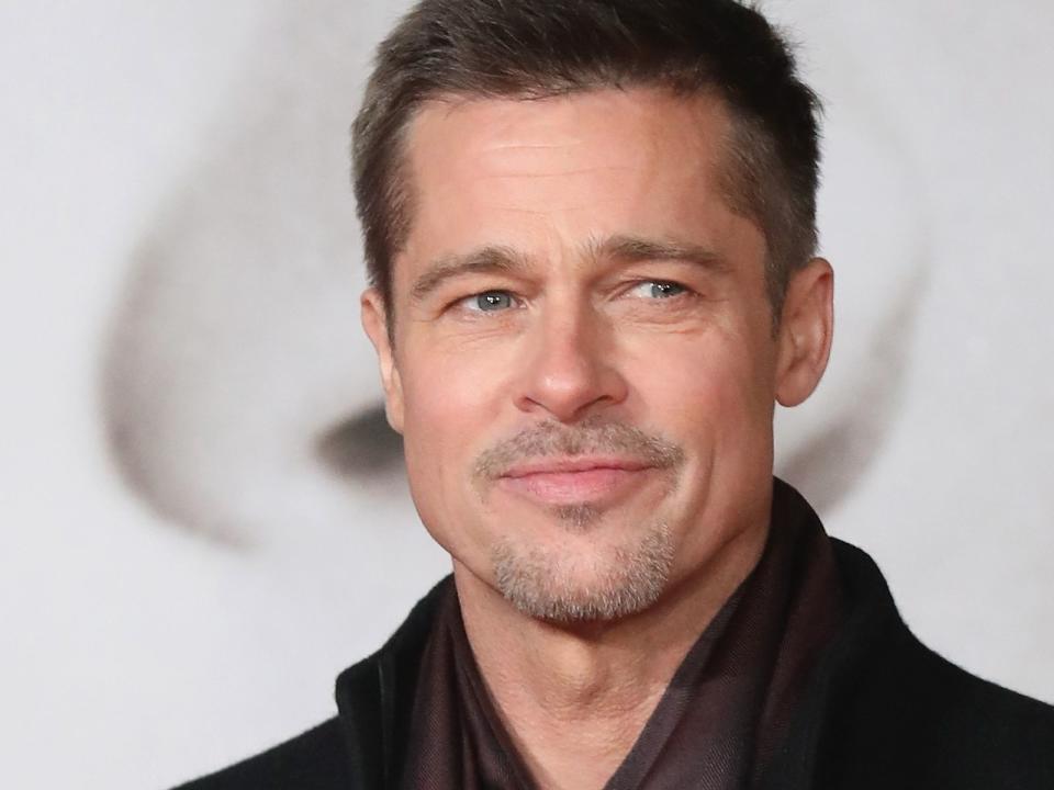 Das nennt man Ironie des Schicksals: Beim Dreh zum Sandalenfilm "Troja", in dem Brad Pitt den (fast) unverwundbaren Achilles spielte, riss sich der Schauspieler was? Die Achillessehne natürlich. Nicht das erste schmerzhafte Missgeschick des Superstars ... (Bild: Tim P. Whitby/Getty Images)