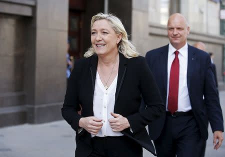 Marine Le Pen (L), the leader of France's far-right National Front party, walks after leaving the building of the State Duma, the lower house of parliament, in central Moscow, Russia, May 26, 2015. REUTERS/Maxim Zmeyev