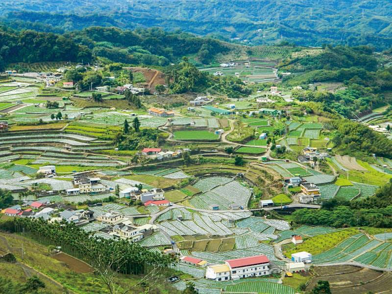 馬那邦山海拔1406公尺，晴朗時大湖鄉田園風光盡收眼底。（圖片來源：苗栗縣政府）