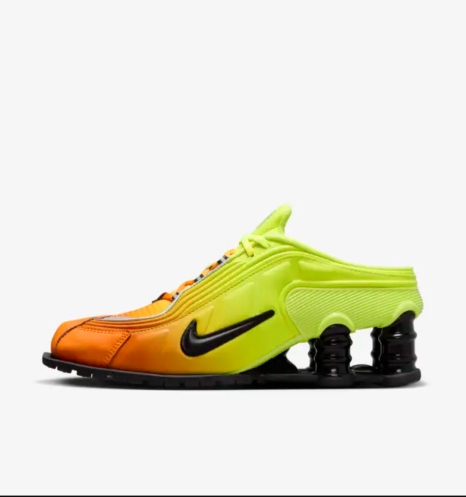 <p><a href="https://go.redirectingat.com?id=74968X1596630&url=https%3A%2F%2Fwww.nike.com%2Flaunch%2Ft%2Fshox-mr4-martine-rose-safety-orange&sref=https%3A%2F%2Fwww.harpersbazaar.com%2Ffashion%2Ftrends%2Fg45446223%2Fbest-gifts-for-sneakerheads%2F" rel="nofollow noopener" target="_blank" data-ylk="slk:Shop Now;elm:context_link;itc:0;sec:content-canvas" class="link ">Shop Now</a></p><p>x Martine Rose Shox MR4</p><p>$200.00</p><span class="copyright">Nike</span>