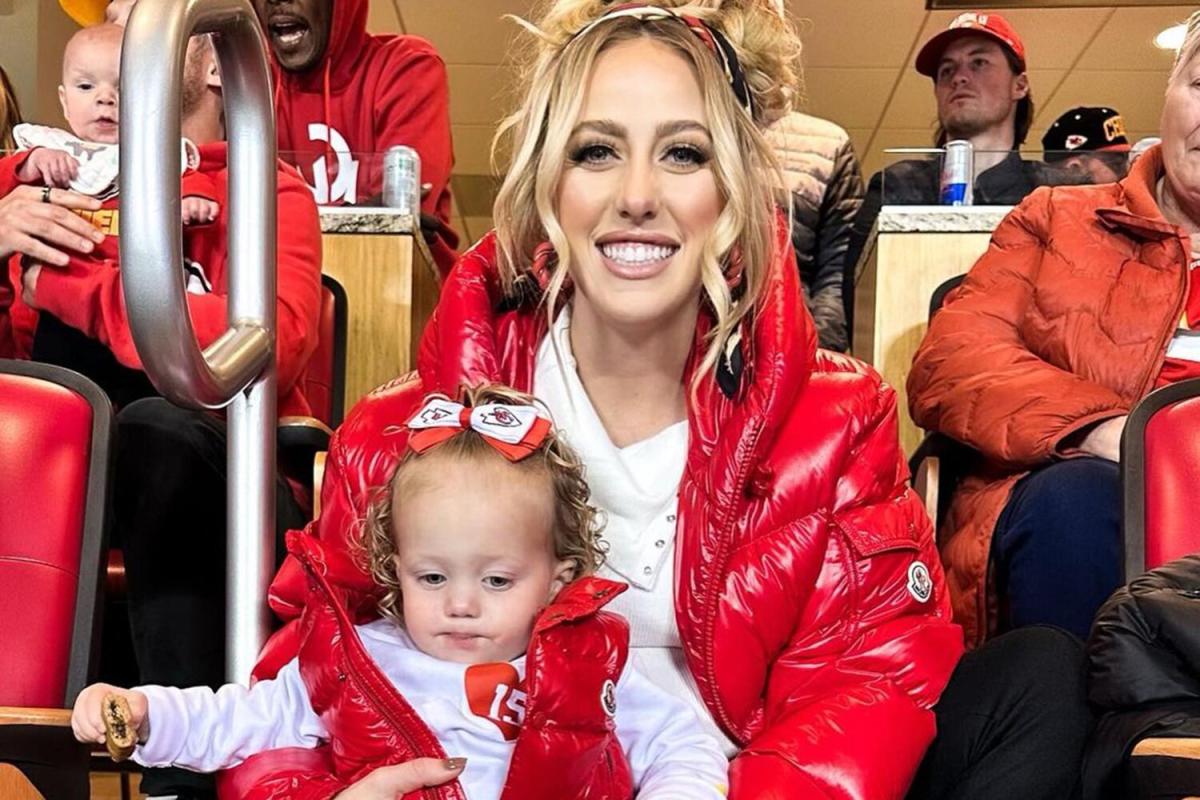 Brittany Mahomes' Daughter Wants Little Bro to Wear Loafers: Photo