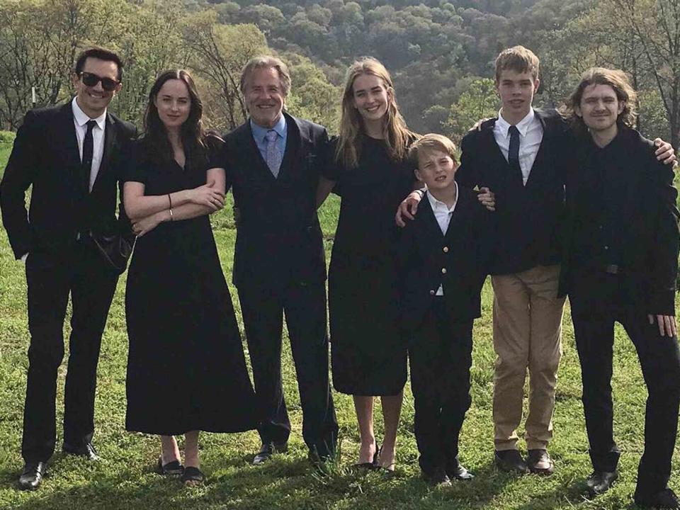 Don Johnson Instagram Don Johnson poses with his family, including his five kids: Jesse, Dakota, Atherton, Jasper and Deacon.