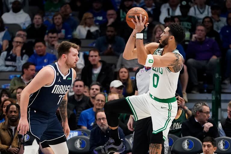 Tira Jayson Tatum ante Luka Doncic; Boston Celtics vs. Dallas Mavericks, la final de NBA, comenzará este jueves en Massachusetts.