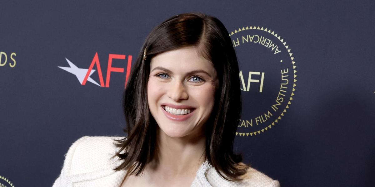 Alexandra Daddario on Her New Aerie Campaign, Fashion Philosophy and Love  of a 'Really Great Bra' - Yahoo Sports