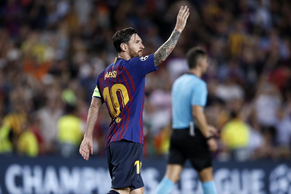 El argentino Lionel Messi, del Barcelona, festeja luego de anotar el tercer tanto de su equipo ante el PSV Eindhoven, el martes 18 de septiembre de 2018, en el Camp Nou (AP Foto/Manu Fernández)