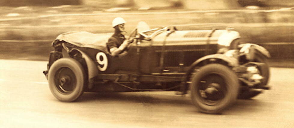 Tim Birkin au volant de l'une des Bentley Blower de sa conception en 1930.  - Credit:Bentley