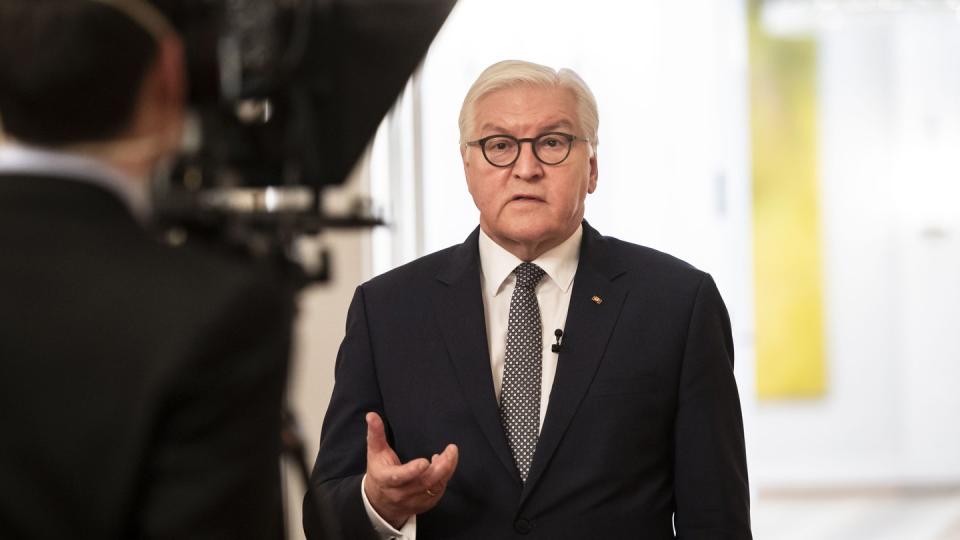 Bundespräsident Frank-Walter Steinmeier hat die Bürger in der Corona-Krise zur Hilfsbereitschaft im Alltag aufgerufen.