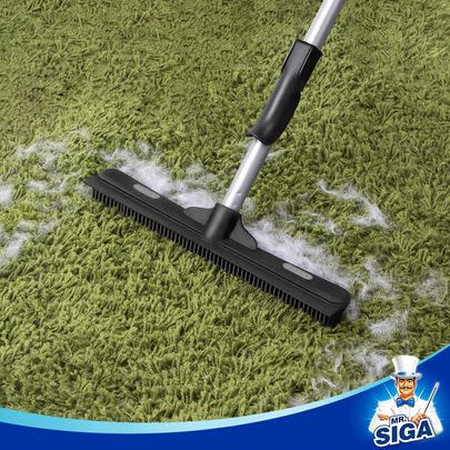 And this 38%-off MR.SIGA pet hair removal rubber broom has a built-in squeegee and includes a microfibre cloth for dusting the floor too!