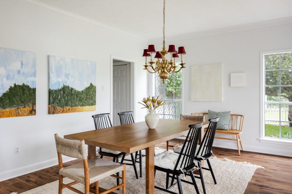 A dining area. Courtesy of James H. Ruiz Photography