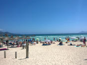 Platz 10: Playa de Muro Beach. Ballermann? Von wegen! Mallorca-Besucher hat es vor allem der Playa de Muro Beach angetan. Der sechs Kilometer lange Sandstrand ist der Längste auf der balearischen Insel und zeichnet sich durch feinen Sand und leichten Wellengang aus. Beste Reisezeit: März bis Oktober. (Bild-Copyright: TripAdvisor)