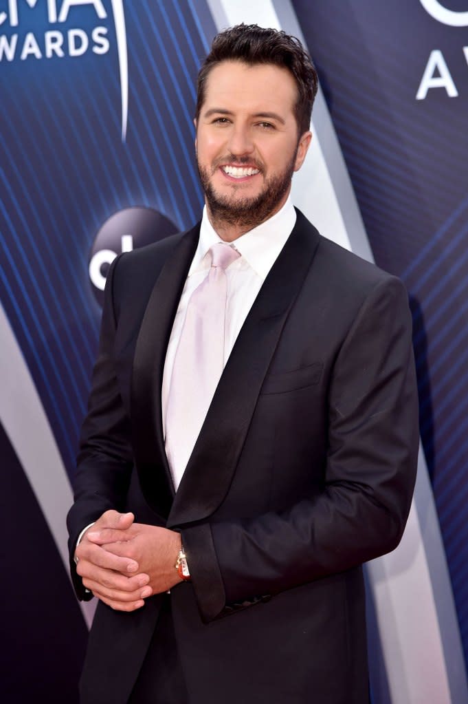 Luke Bryan Injures His Finger With Fishing Hook