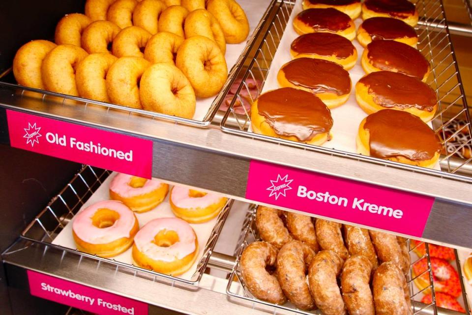 More doughnuts and coffee are coming to Richmond Road: A Dunkin’ will be going in where LaRosa’s just closed.