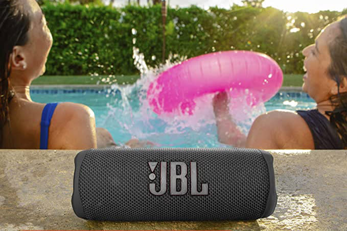 JBL Flip 6 portable bluetooth speaker is fully waterproof and dust-proof. (Photo: Amazon SG)