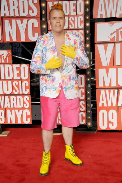 Perez Hilton arrives for the MTV Video Music Awards at Radio City Music Hall on September 13, 2009 in New York City. (Photo by Gregg DeGuire/FilmMagic)