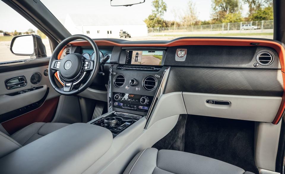 2019 Rolls-Royce Cullinan Puts Old-School Luxury into a New-Age Form