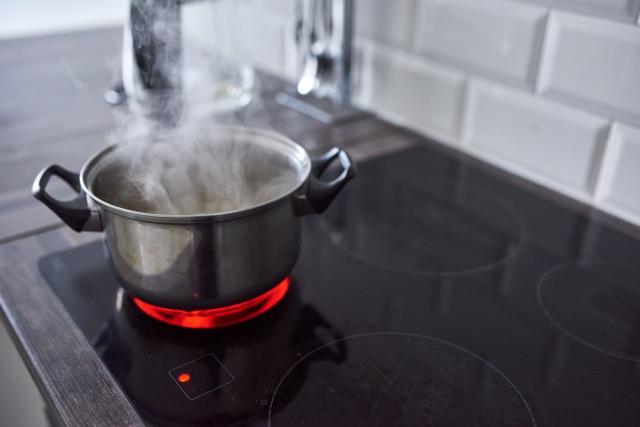 Gas vs. Electric Stoves? A Kitchen Expert Weighs In - The