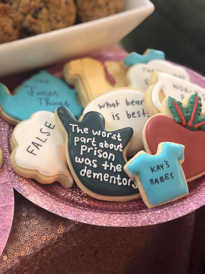 These "The Office" themed cookies would truly make Dunder Mifflin proud. (Photo: <a href="https://www.instagram.com/kayleighkill/" target="_blank">@kayleighkill</a>)