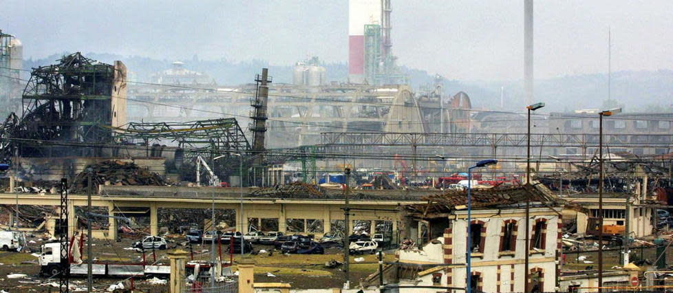 Le 21 septembre 2001, l'explosion de 300 tonnes de nitrate d'ammonium a dévasté l'usine AZF de Toulouse.
