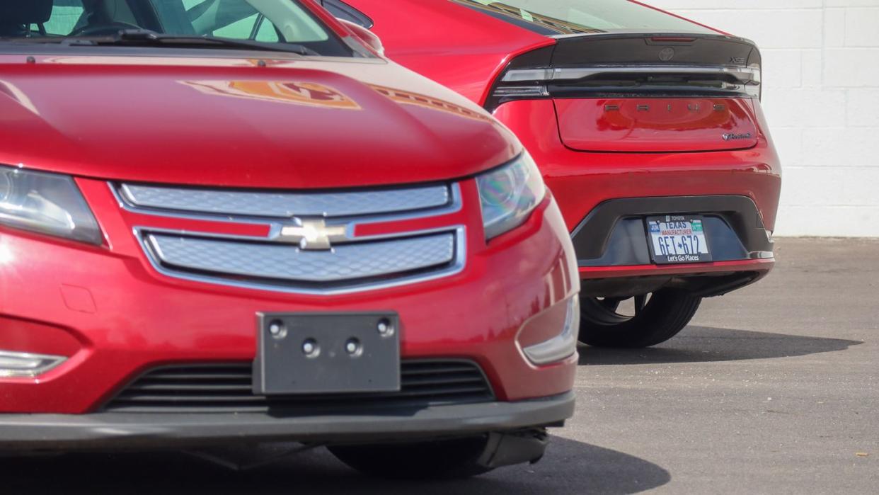 chevrolet volt and toyota prius