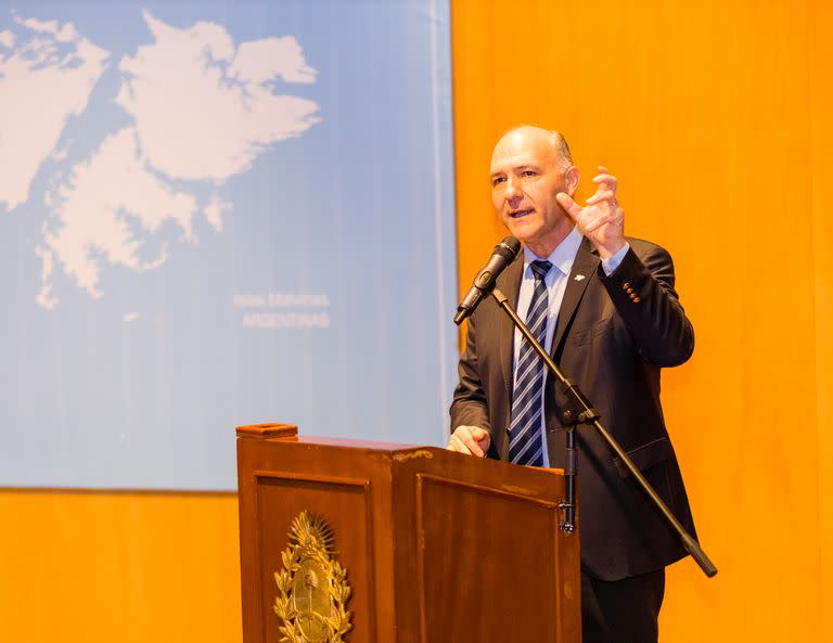 Guillermo Carmona, secretario de Malvinas, en Brasil