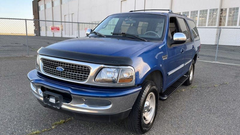 Photo: <a class="link " href="https://sacramento.craigslist.org/cto/d/sacramento-ford-expedition-4x4/7735811359.html" rel="nofollow noopener" target="_blank" data-ylk="slk:Craigslist;elm:context_link;itc:0;sec:content-canvas">Craigslist</a>