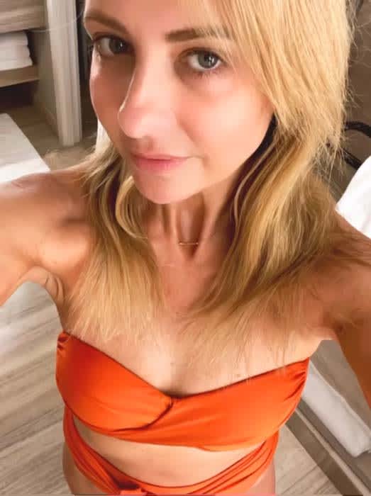 sarah-michelle-gellar-orange-bikini