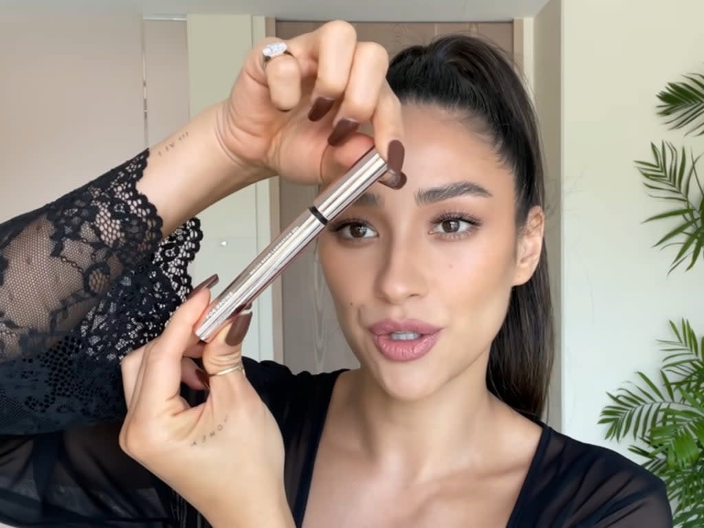 Shay Mitchell shares her 58-step beauty routine with Vogue (Vogue/YouTube)