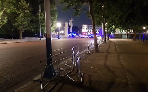 Heavy police presence outside Buckingham Palace on friday evening - Credit: Twitter