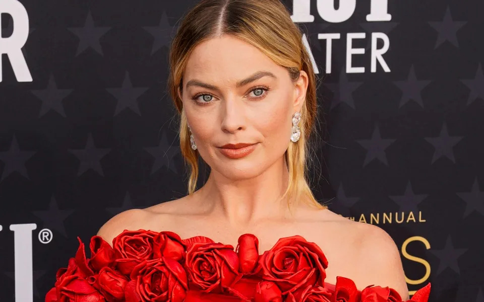 Nach der Kontroverse um die fehlenden Oscar-Nominierungen für "Barbie" in zwei entscheidenden Kategorien hat sich nun auch Hauptdarstellerin Margot Robbie zu Wort gemeldet. (Bild: 2024 Getty Images/Presley Ann)