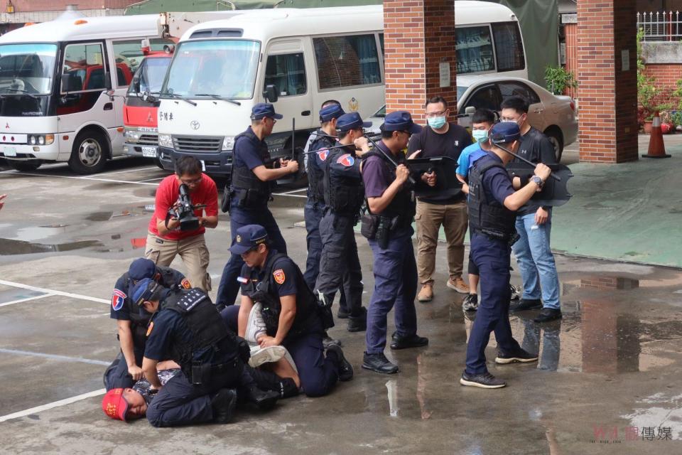 ▲今年大甲媽預計4月6日抵達彰化市，彰化縣警察局機動應變隊實施演練，包括列陣隊形、前進隊形與警戒逮捕隊形，避免搶轎推擠衝突。（記者陳雅芳攝）