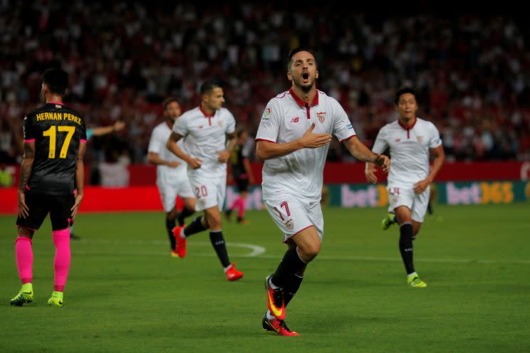 Pablo Sarabia celebra un gol contra el Espanyol. REUTERS/Jon Nazca