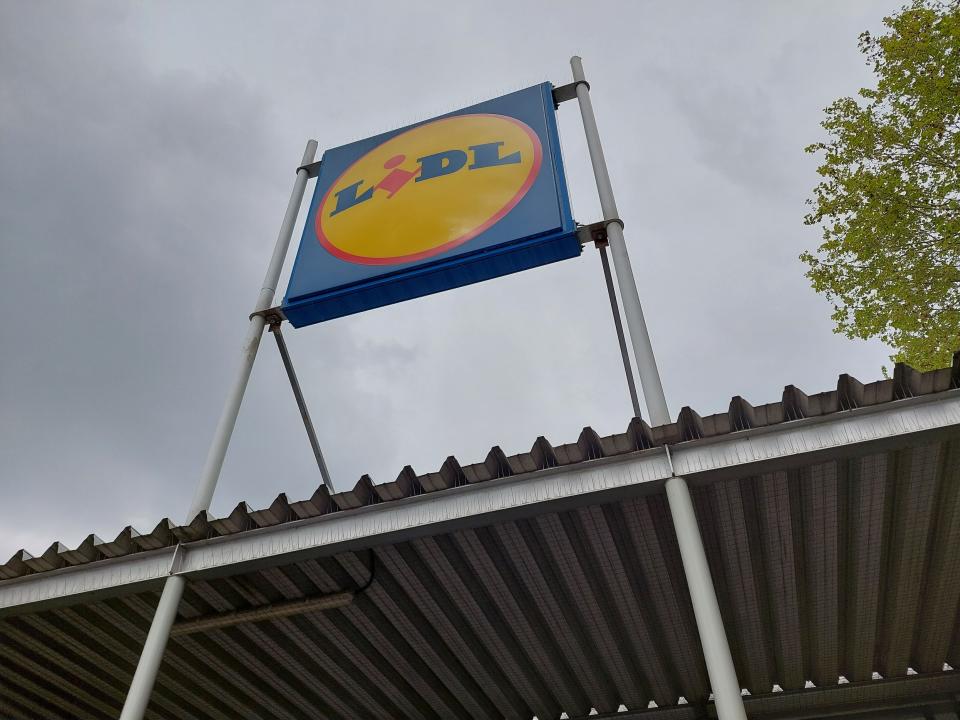 Lidl exterior sign