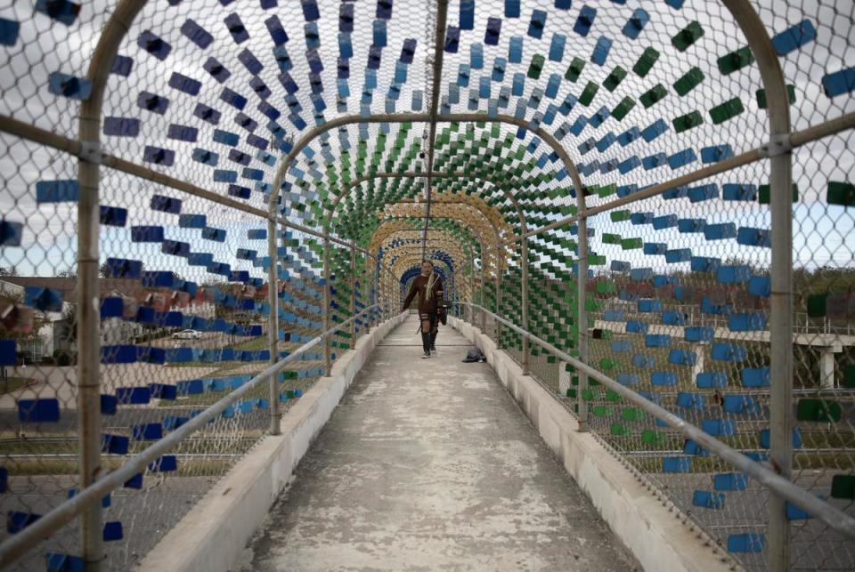 Isabella Morningstar has a fear of heights, which she tried not to think about while walking through a pedestrian bridge on her way to Palo Alto College. Morningstar has not had a stable home since she was 14, when her adoptive mother relinquished guardianship of her because she couldn’t meet Morningstar’s needs as someone with autism. She was officially diagnosed with autism at 16 while in the foster care system.