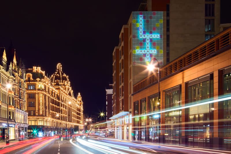 Foto de palabras del juego Scrabble en Knightsbridge , cerca de Harrods, en Londres