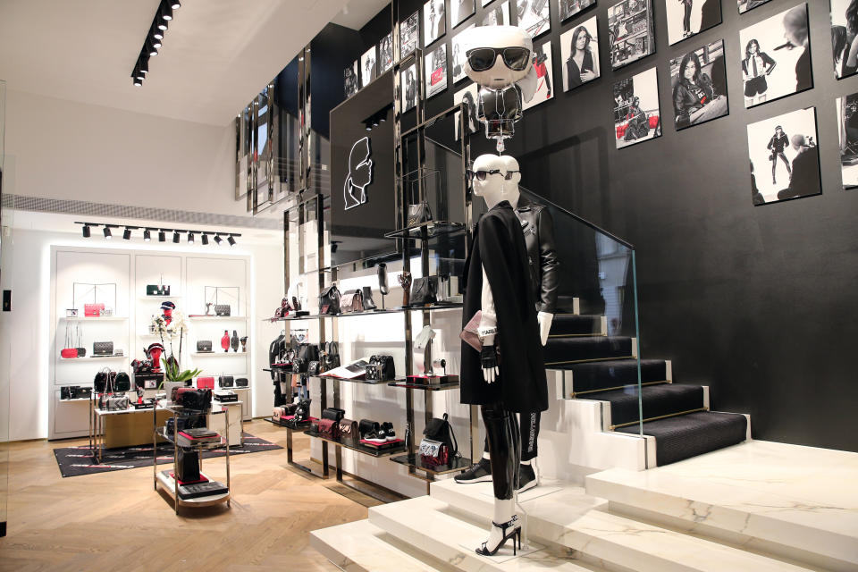 Ein Blick in das private Leben von Karl Lagerfeld: Das neue Konzept für den Store stammt von Karl Lagerfeld selbst und spiegelt Eindrücke aus seinem persönlichen Umfeld wieder. (Bild: Getty Images)