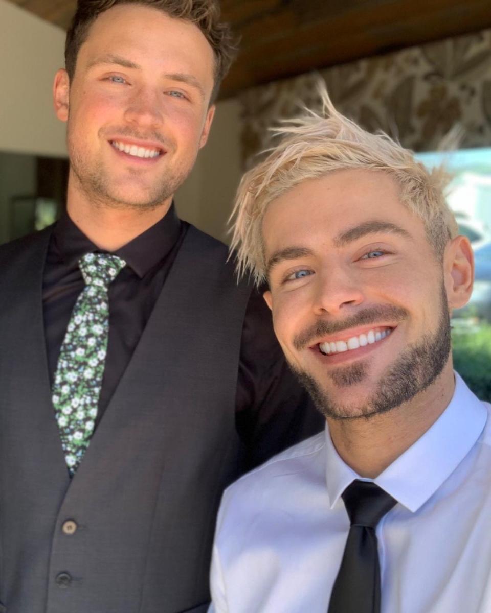 Dylan poses with brother Zac Efron for a selfie