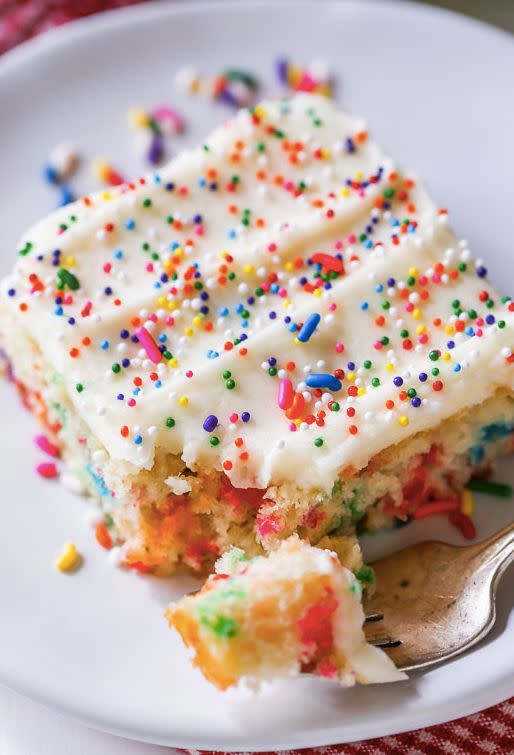 <strong>Get the <a href="http://sallysbakingaddiction.com/2014/12/29/funfetti-sheet-cake/" target="_blank">Funfetti Sheet Cake</a>&nbsp;recipe from Sally's Baking Addiction</strong>