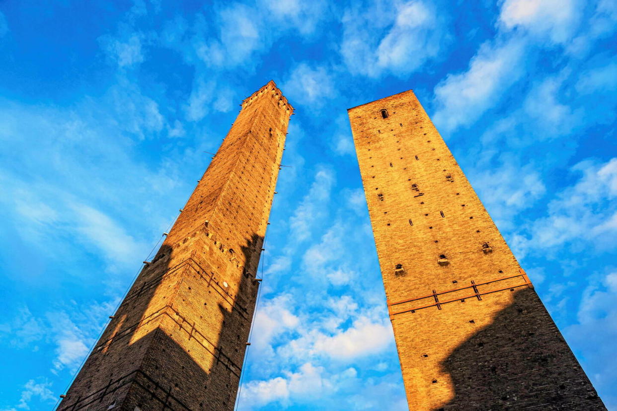 Les tours Garisenda et Asinelli, symboles de la ville de Bologne.  - Credit:Karol Kozlowski / http://imagebroker.com/#/search/ / imageBROKER/Karol Kozlowski