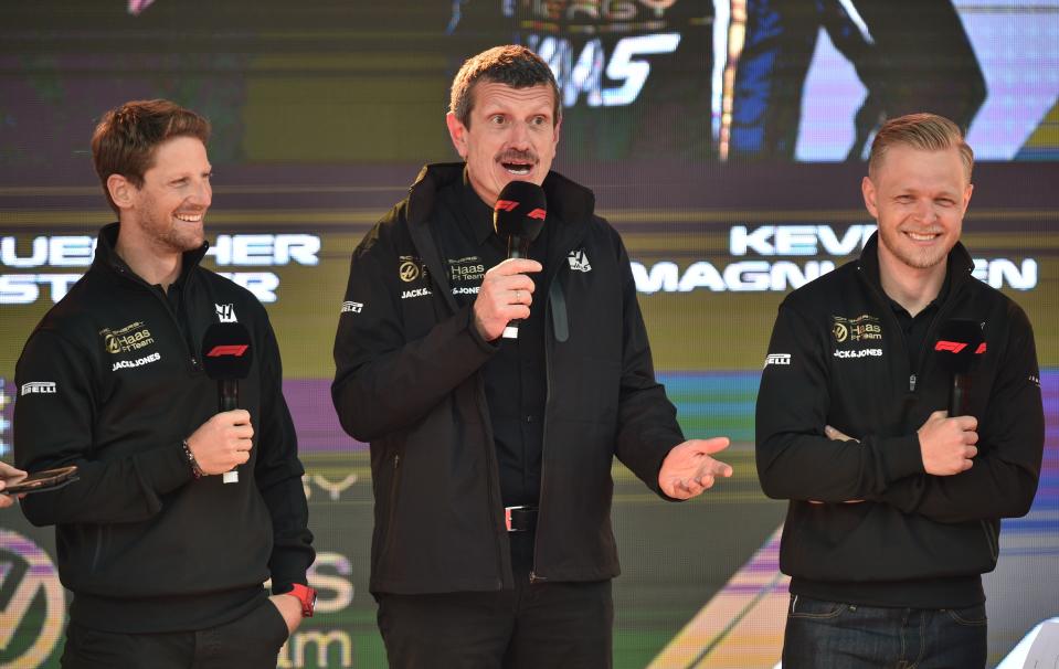 Haas F1 team principal Guenther Steiner (C) speaks with his team's French driver Romain Grosjean (L) and Danish driver Kevin Magnussen (R) during the F1 Live event to introduce the drivers and team principals in Melbourne on March 13, 2019, ahead of the Formula One Australian Grand Prix. (Photo by PETER PARKS / AFP) / -- IMAGE RESTRICTED TO EDITORIAL USE - STRICTLY NO COMMERCIAL USE --        (Photo credit should read PETER PARKS/AFP via Getty Images)