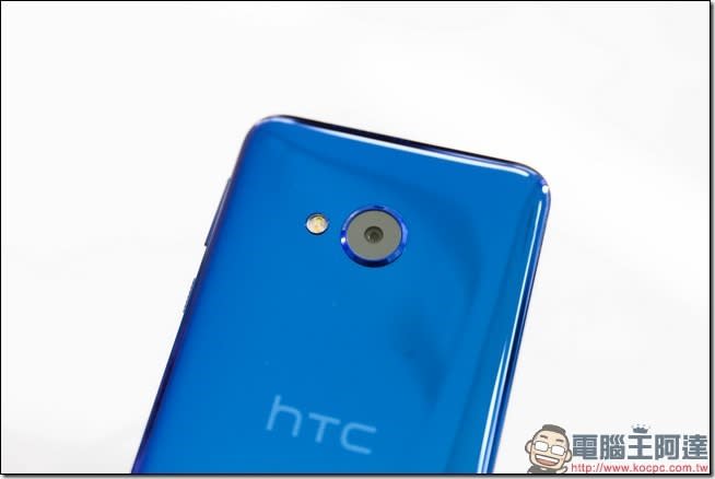 HTC U ULTRA/PLAY發表與動手玩，加入三軸曲面水漾玻璃、人工智能的美型旗艦