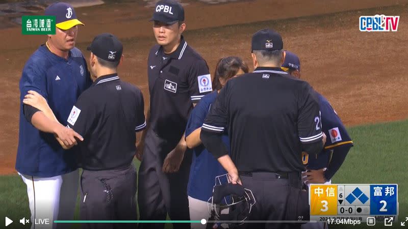 中信兄弟投手教練王建民罕見動怒。（圖／翻攝自CPBL TV）