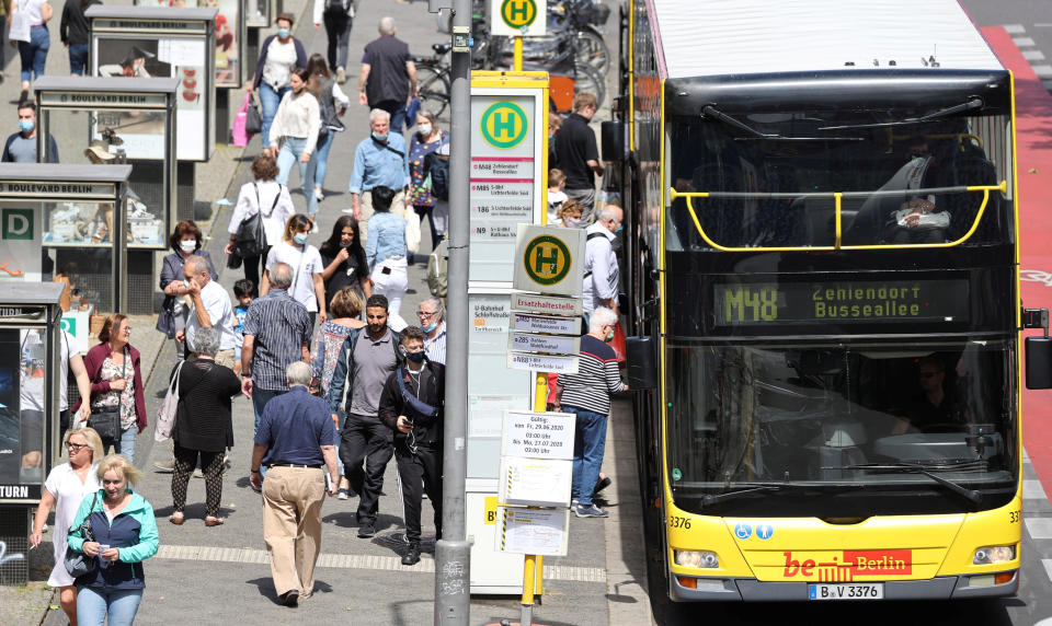 Städtischer Bus in Berlin (Bild: Reuters/Fabrizio Bensch)