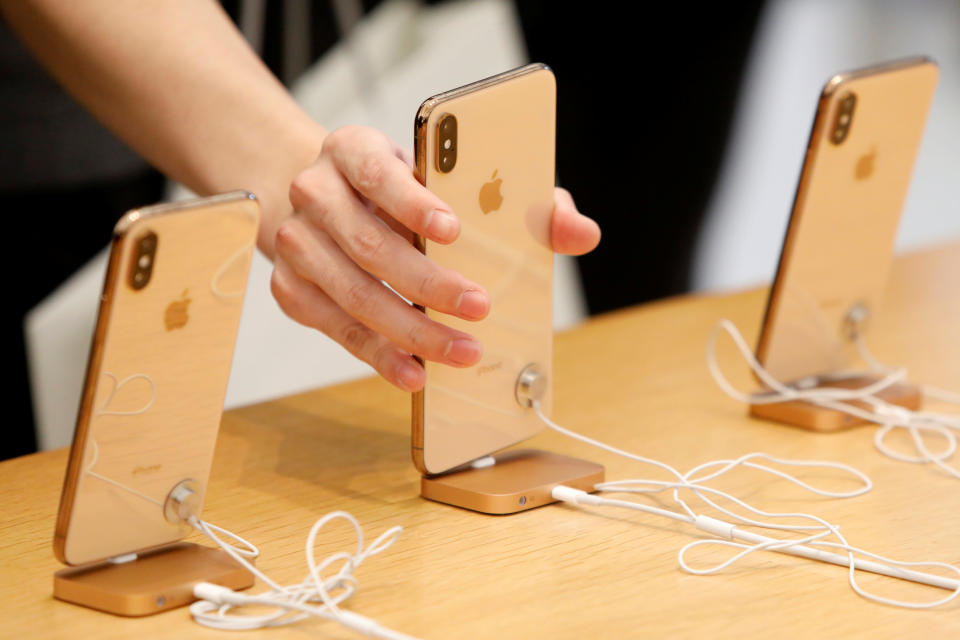 People look at iPhones at the World Trade Center Apple Store during a Black Friday sales event in Manhattan, New York City, U.S., November 23, 2018. REUTERS/Andrew Kelly