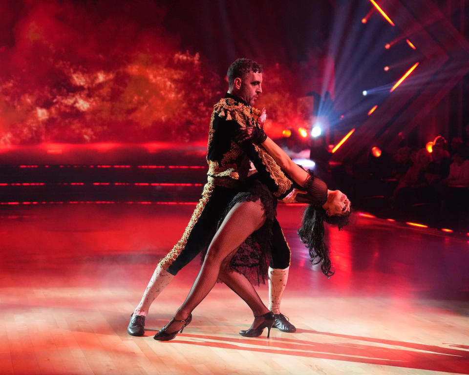 Who went home on Dancing with the Stars week 6?