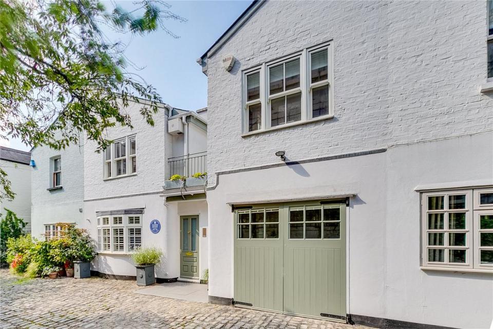 <p>Former British F1 world champion James Hunt bought this mews property in Fulham, London in 1979, shortly after retiring from motor racing. </p>